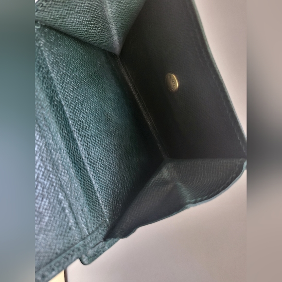 Louis Vuitton Green Taiga Leather Men's Bi-fold Wallet - Picture 2 of 7